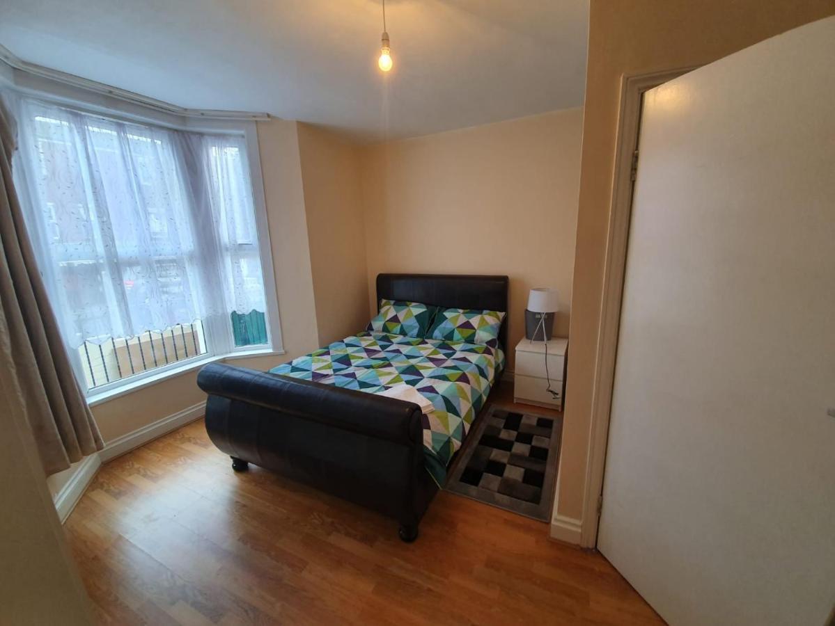 London Zone 2 Three Bedroom Apartment Exterior foto