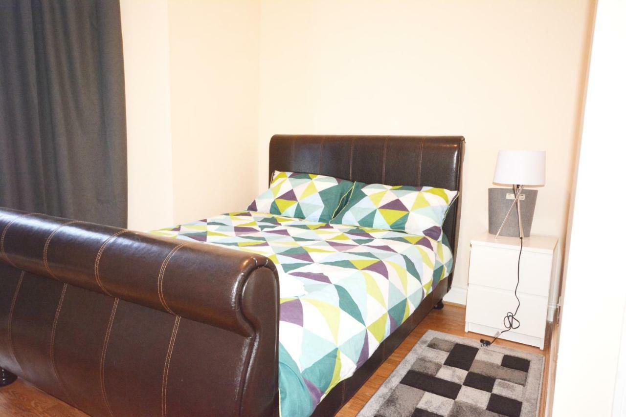 London Zone 2 Three Bedroom Apartment Exterior foto