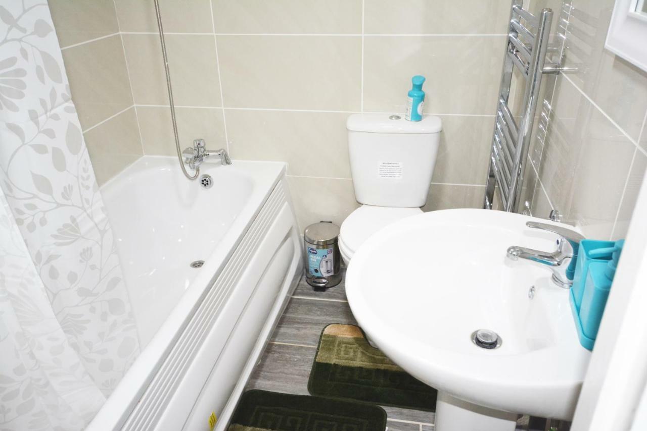 London Zone 2 Three Bedroom Apartment Exterior foto
